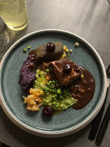 Entenbrust mit Erbsen-Risotto und Kirsche